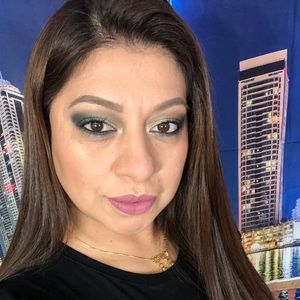 Meet your Posher, Yenifer